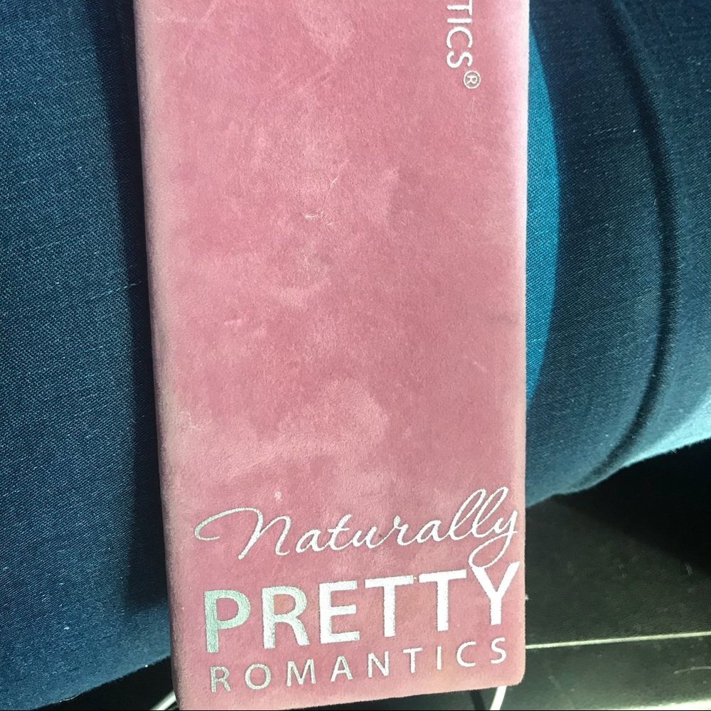 It Cosmetics Naturally Pretty Romantics eyeshadow